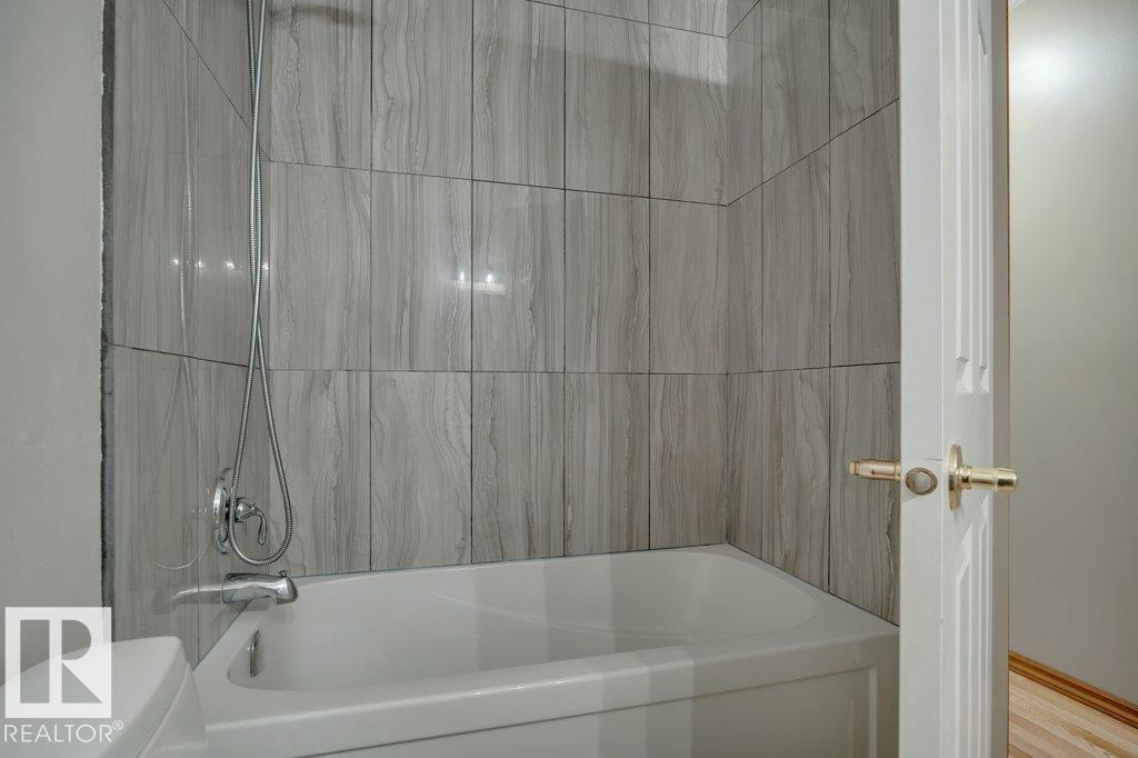 3506 44 ST photo 37