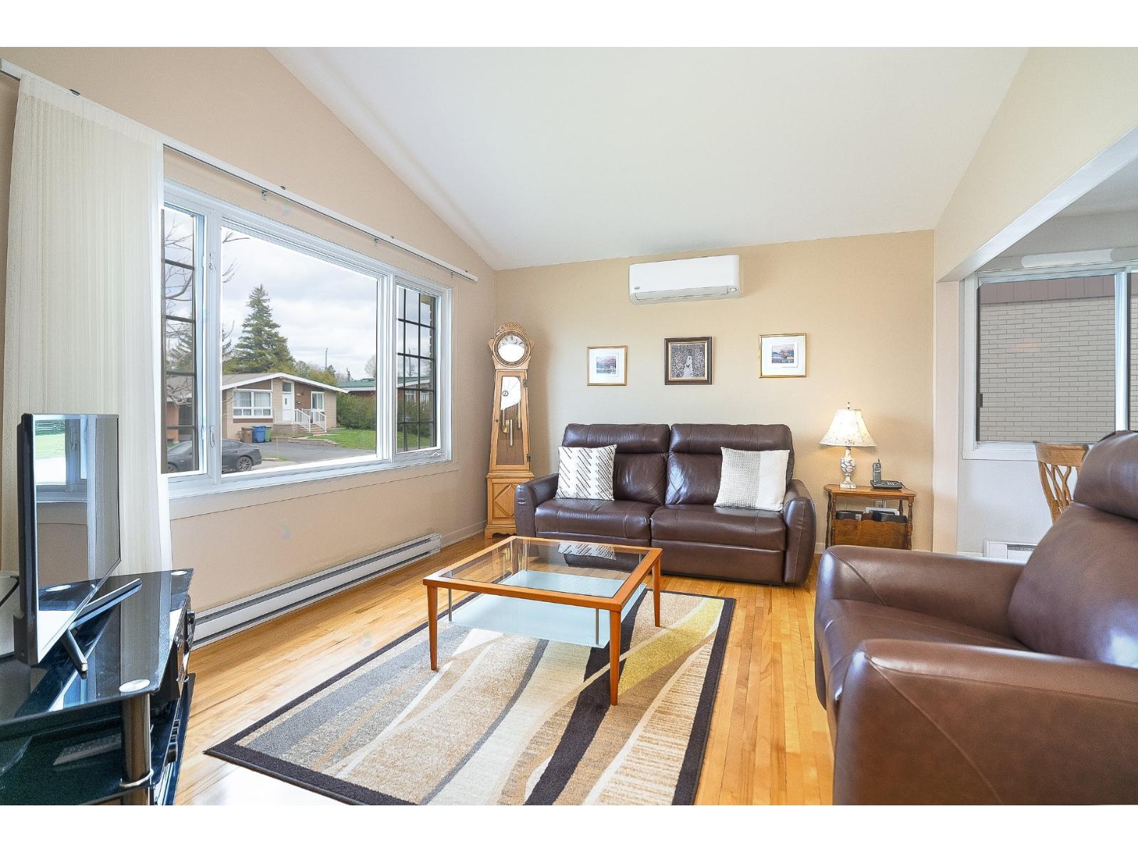 260 Rue Fairmount O. Châteauguay Quebec Canada J6J2J9 2