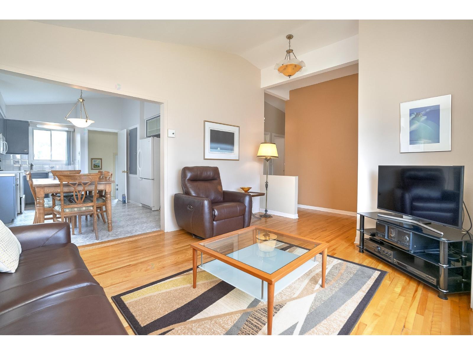 260 Rue Fairmount O. Châteauguay Quebec Canada J6J2J9 3
