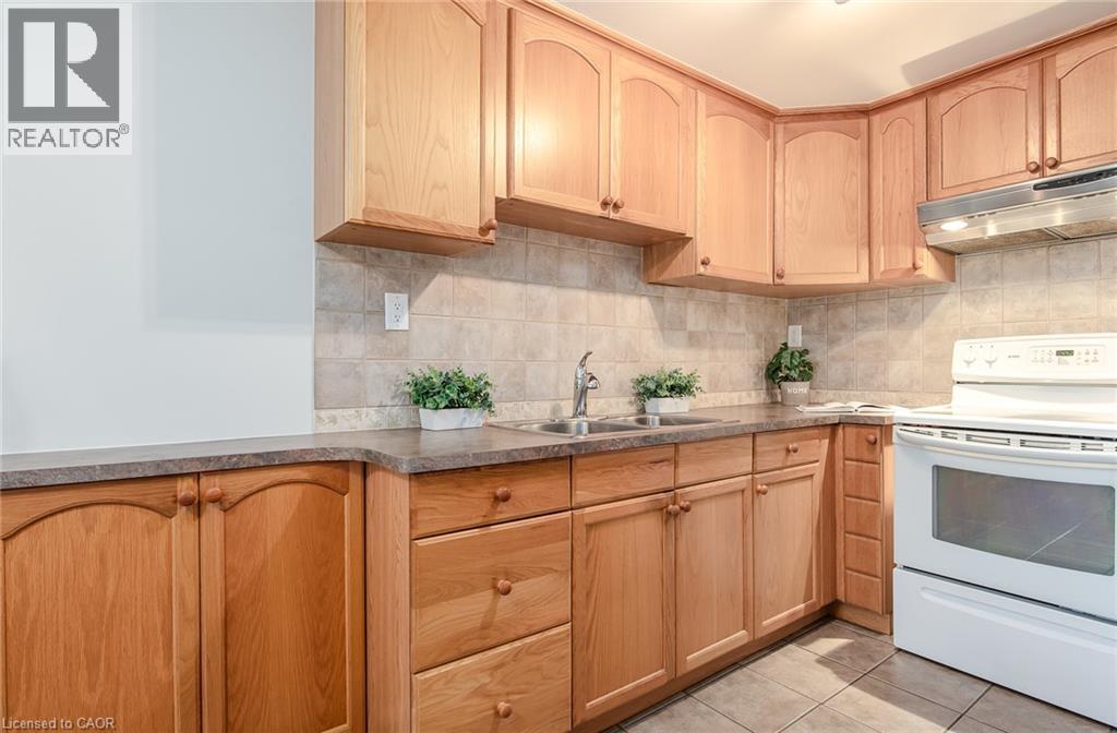 218 Pinedale Drive, Kitchener, Ontario  N2E 1K3 - Photo 26 - 40863844