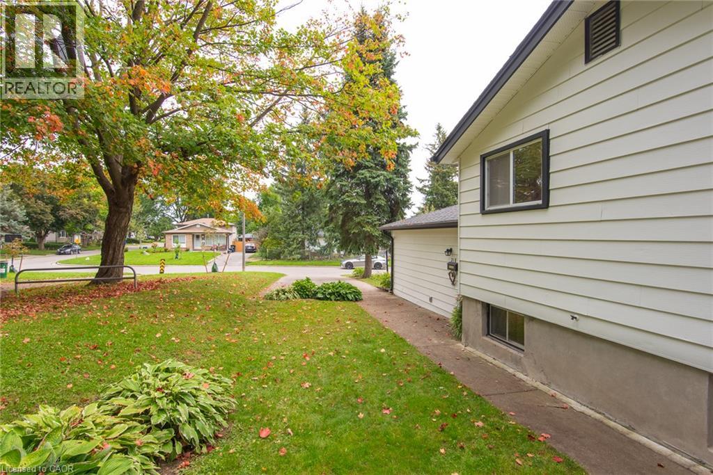 218 Pinedale Drive, Kitchener, Ontario  N2E 1K3 - Photo 6 - 40863844