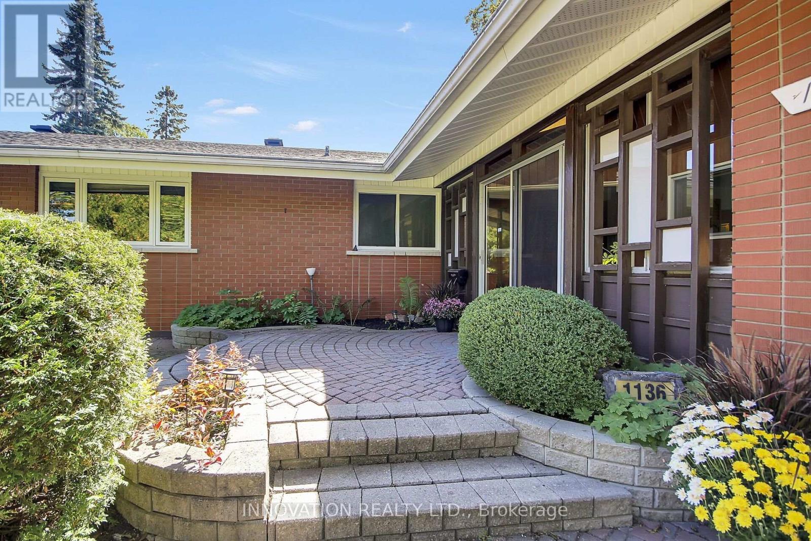 1136 Castle Hill Crescent, Ottawa, Ontario  K2C 2A8 - Photo 2 - X13820228