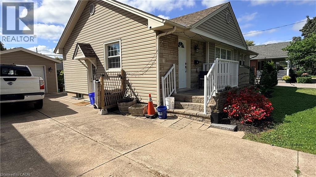 12 Roseland Avenue, St. Catharines, Ontario  L2M 5Z2 - Photo 3 - 40865378