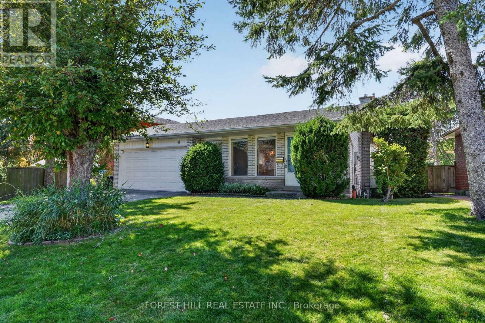 4 GLENSTROKE DRIVE, Toronto, Ontario