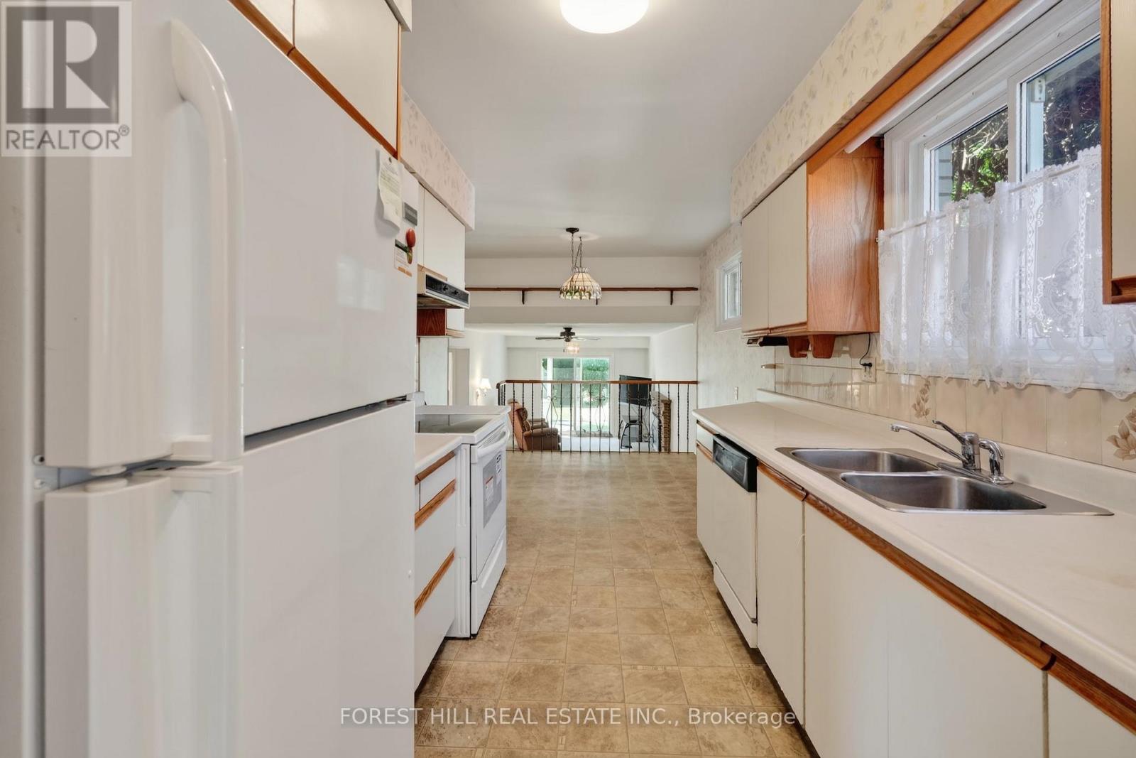 4 Glenstroke Drive, Toronto, Ontario M1S 2Z9 - Photo 8 - E13820118