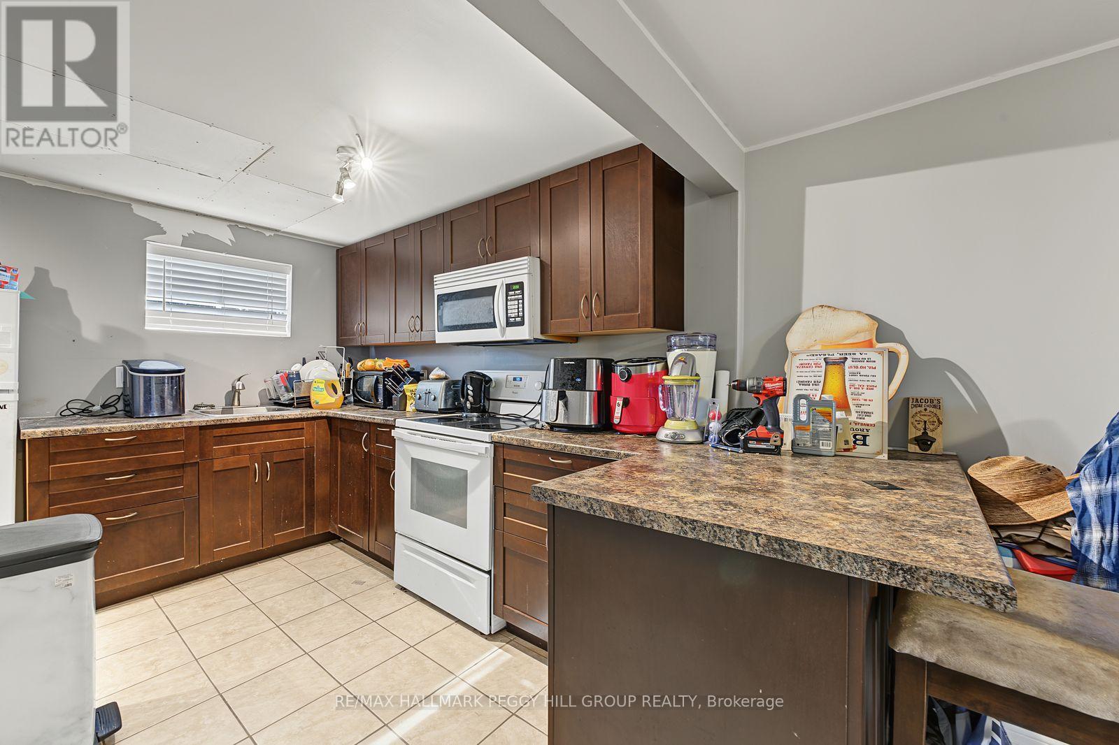Lower - 9 Baker Crescent, Barrie, Ontario L4M 3J4 - Photo 4 - S13820216