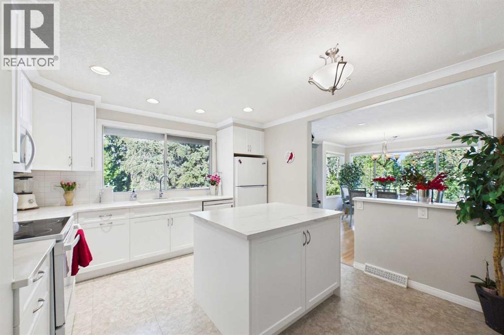 10716 Mapleshire Crescent SE photo 8