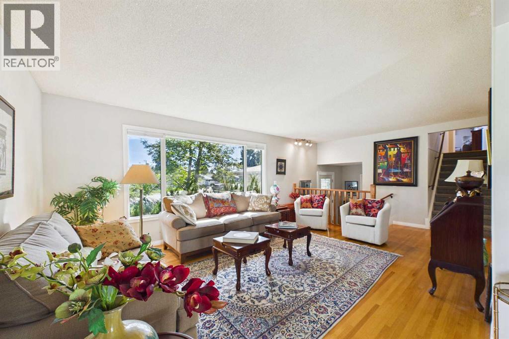10716 Mapleshire Crescent SE photo 5