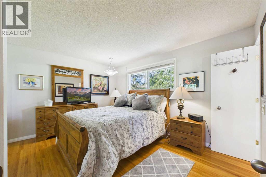 10716 Mapleshire Crescent SE photo 17