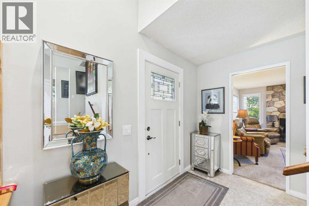 10716 Mapleshire Crescent SE photo 3