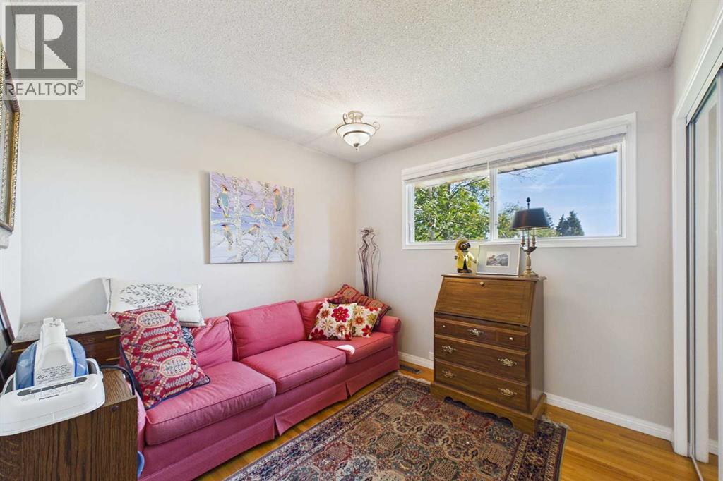10716 Mapleshire Crescent SE photo 21