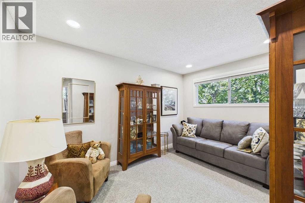 10716 Mapleshire Crescent SE photo 14