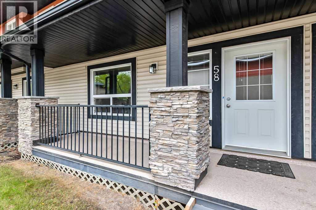 58 Eversyde Common Sw, Calgary, Alberta  T2Y 4Z7 - Photo 4 - A2346048