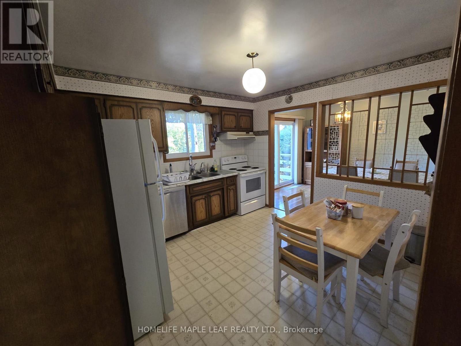 410 Lakeview Drive, Waterloo, Ontario  N2L 4Z6 - Photo 3 - X13813956