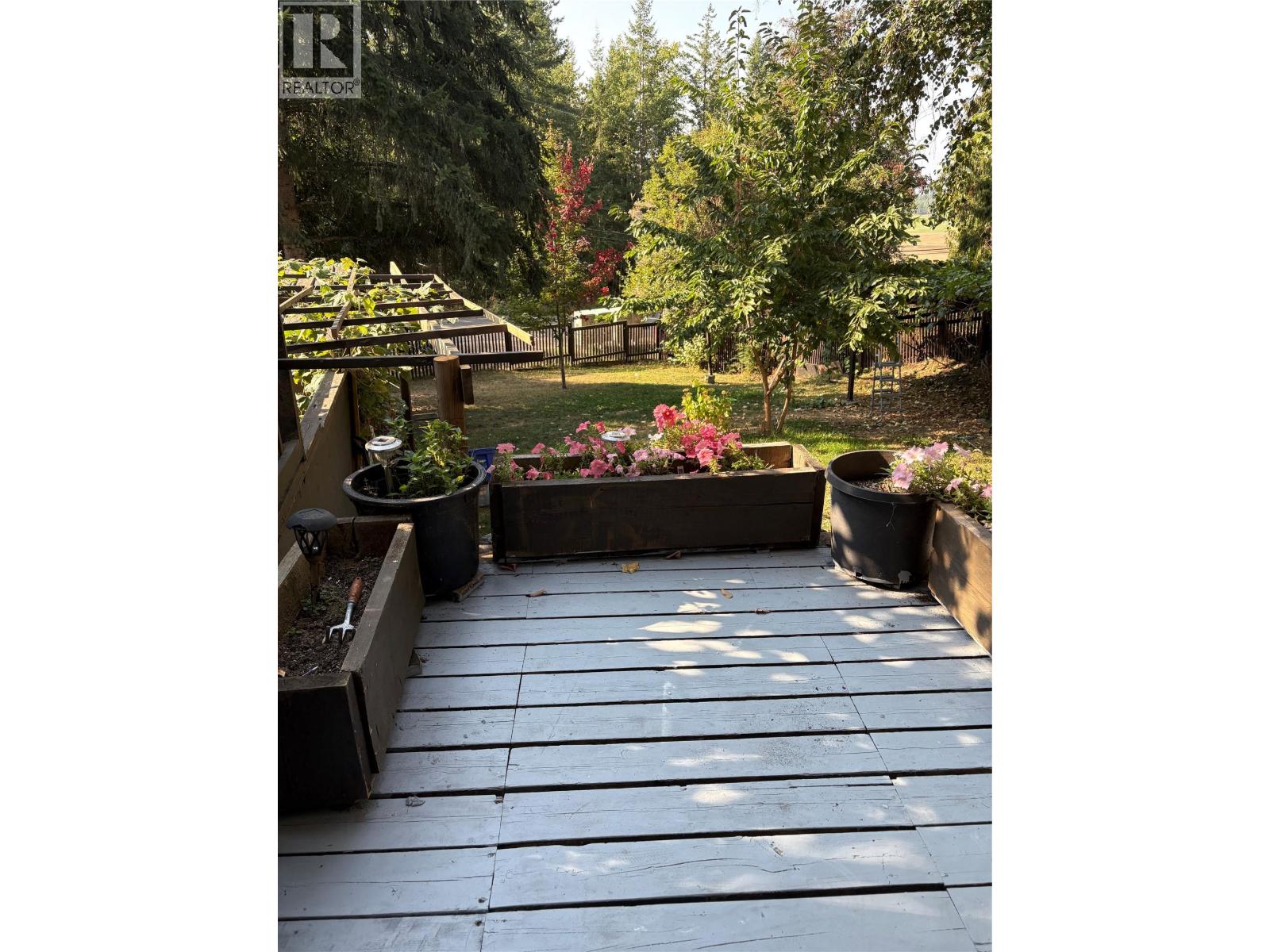 2675 Fraser Road, Anglemont, British Columbia  V0E 1M8 - Photo 37 - 10401647