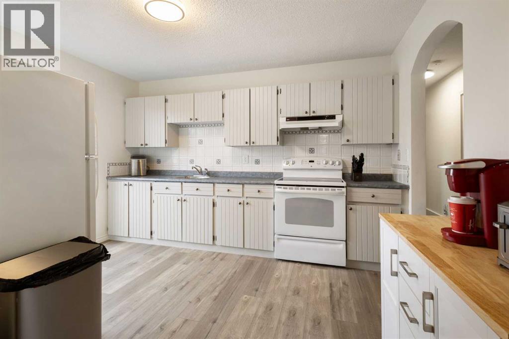 100 Marbrooke Circle NE, Calgary, Alberta  T2A 2W6 - Photo 9 - A2343957