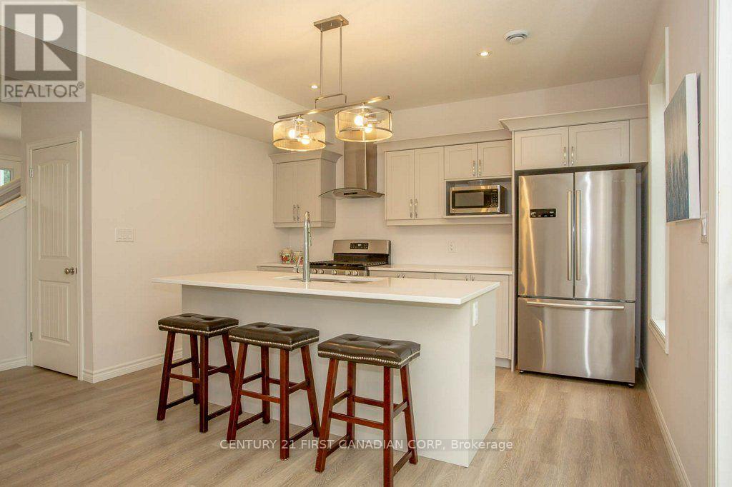 471 George Street, Central Elgin, Ontario  N5L 0B1 - Photo 2 - X13820410