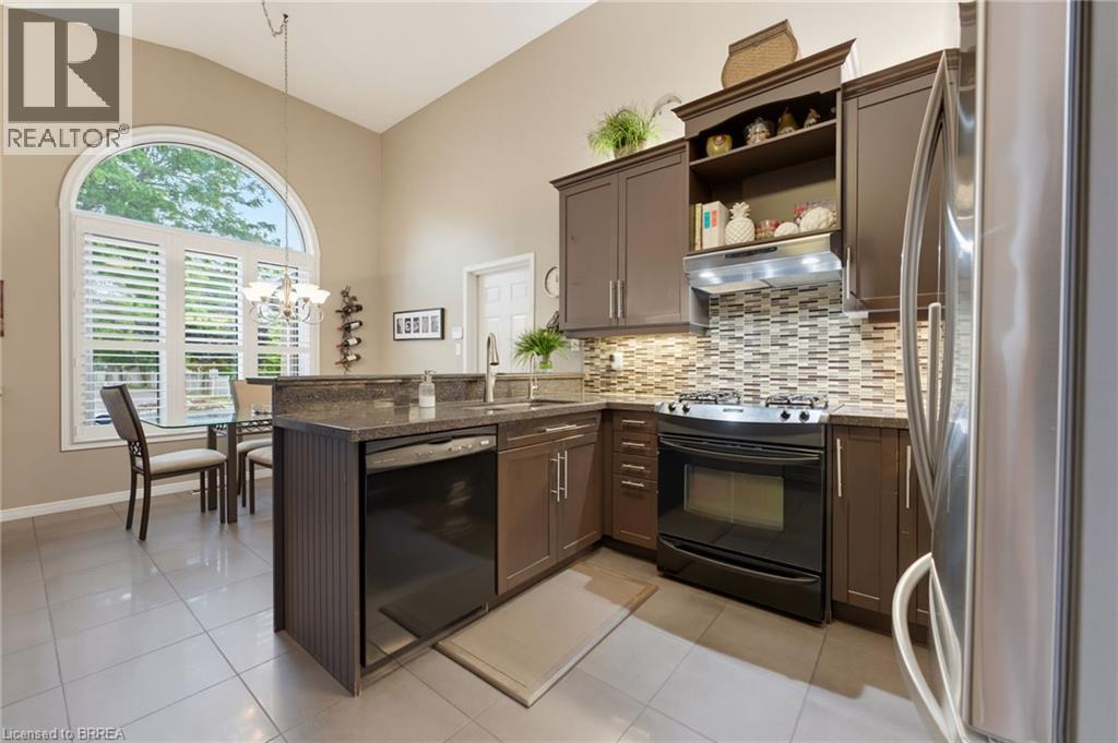 11 Courtland Drive, Brantford, Ontario  N3R 7V8 - Photo 4 - 40865801