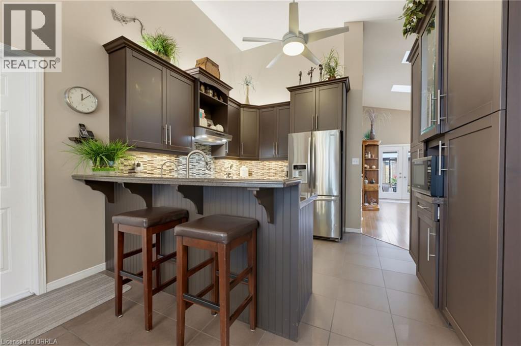 11 Courtland Drive, Brantford, Ontario  N3R 7V8 - Photo 6 - 40865801