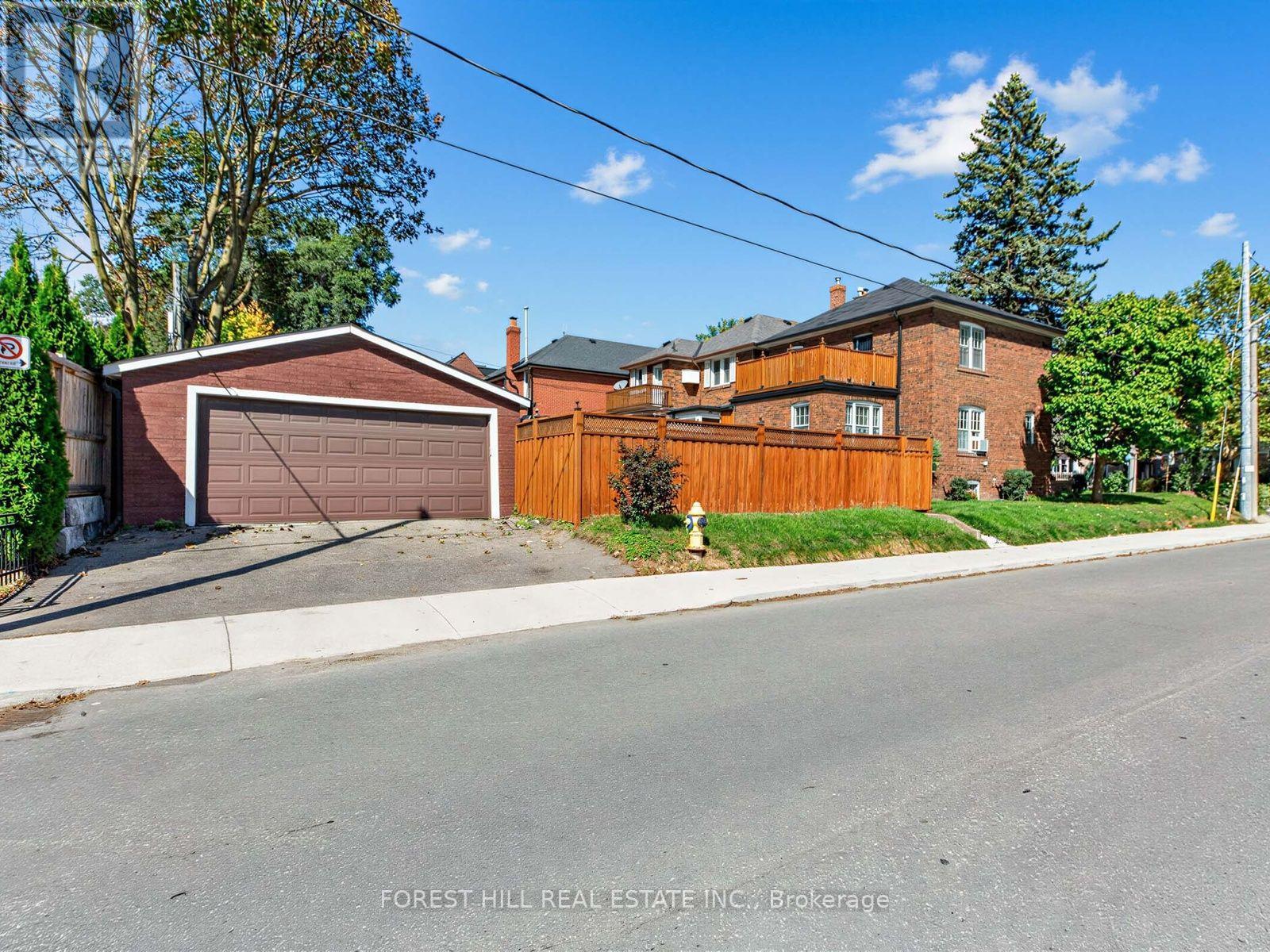 28 Castle Knock Road, Toronto, Ontario  M5N 2J4 - Photo 2 - C13820360