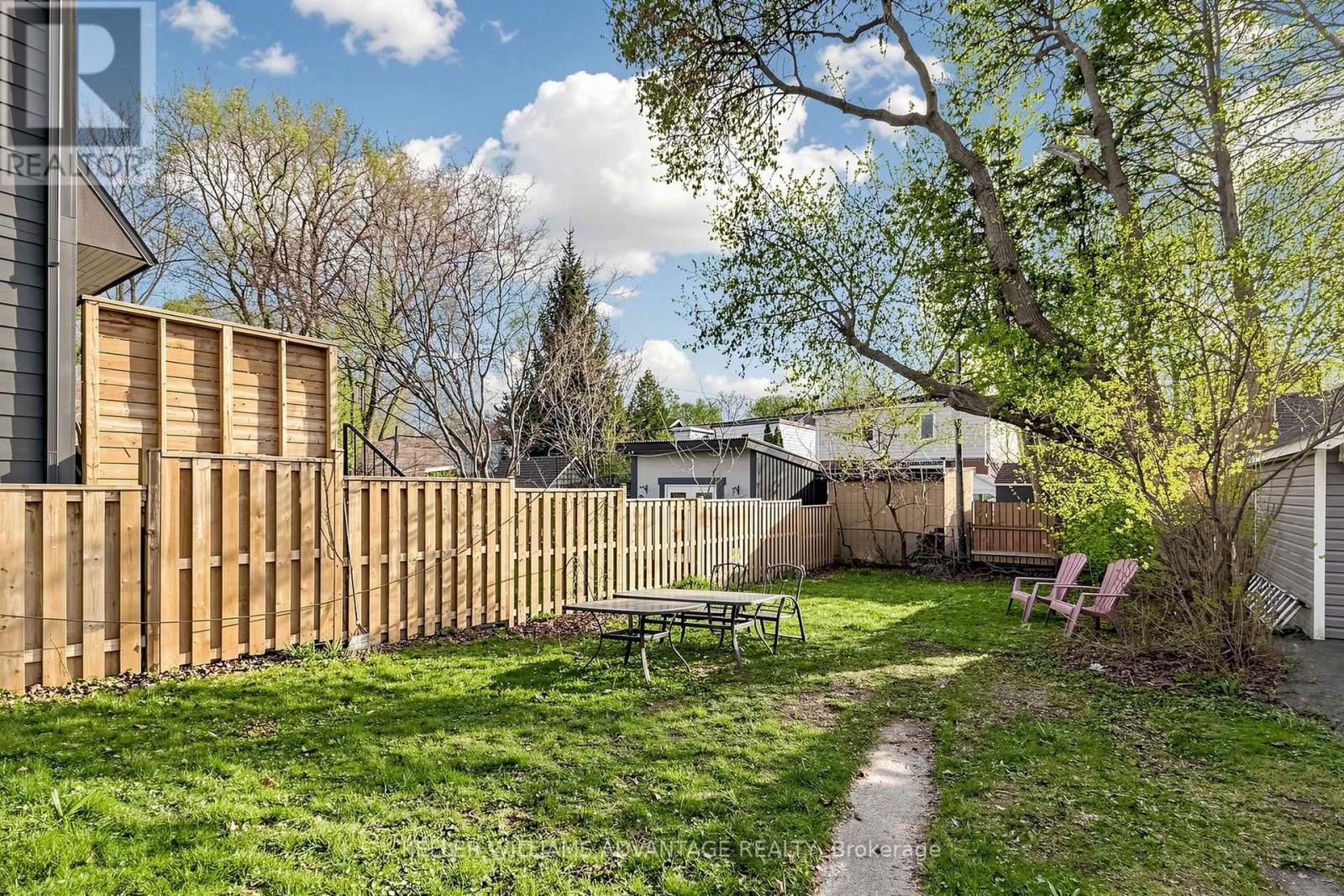130 Elmer Avenue, Toronto, Ontario  M4L 3R8 - Photo 23 - E13820270