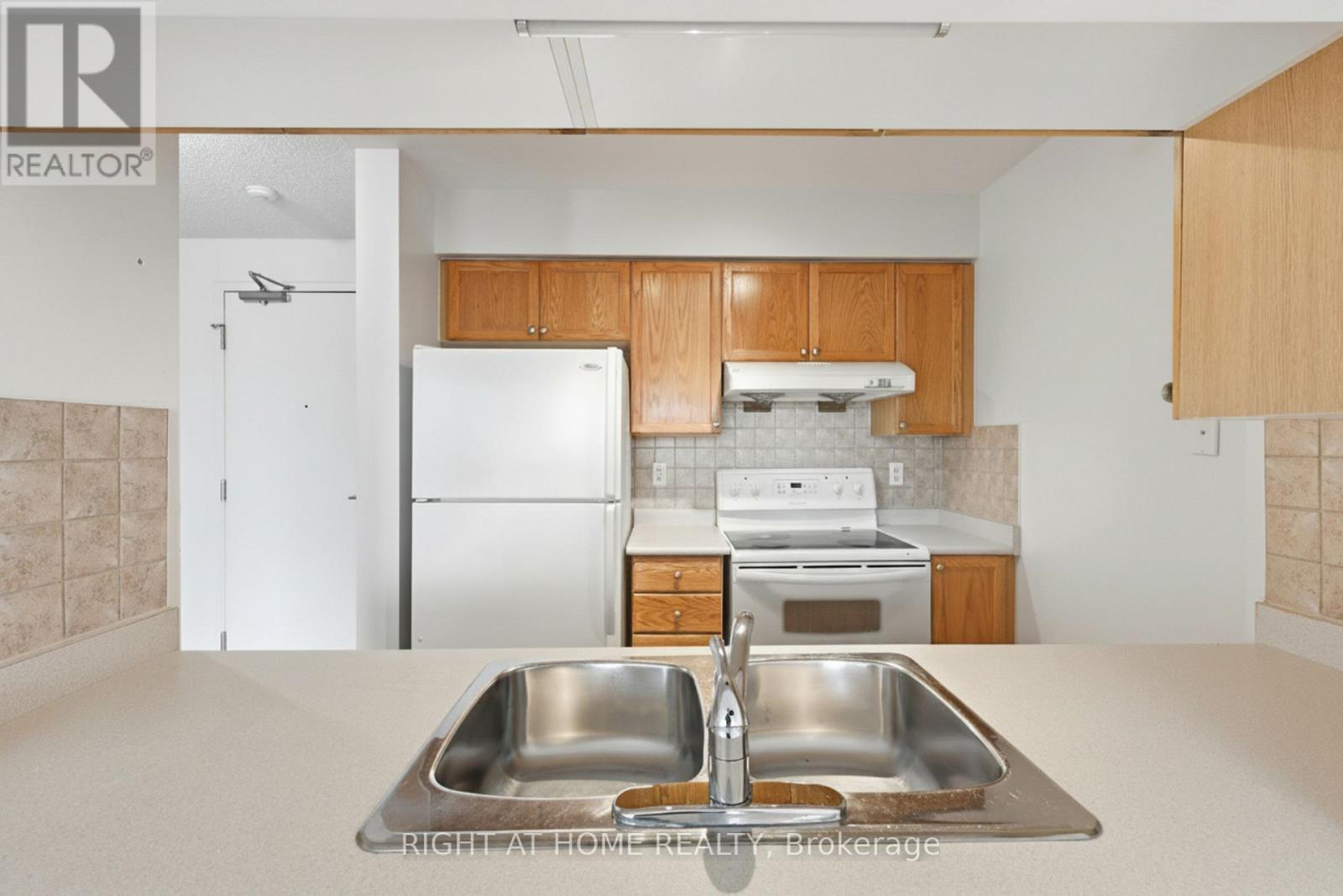 727 - 18 Mondeo Drive, Toronto, Ontario  M1P 5C8 - Photo 12 - E13820272