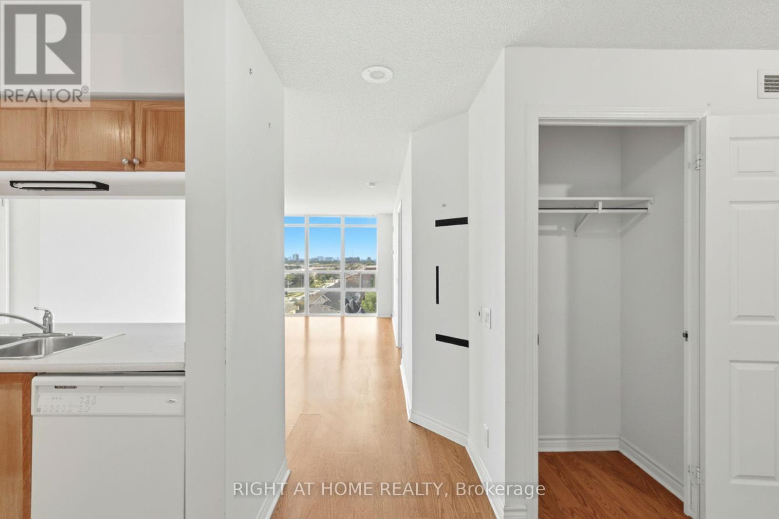 727 - 18 Mondeo Drive, Toronto, Ontario  M1P 5C8 - Photo 3 - E13820272
