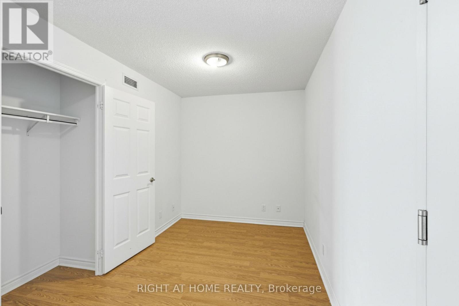 727 - 18 Mondeo Drive, Toronto, Ontario  M1P 5C8 - Photo 4 - E13820272
