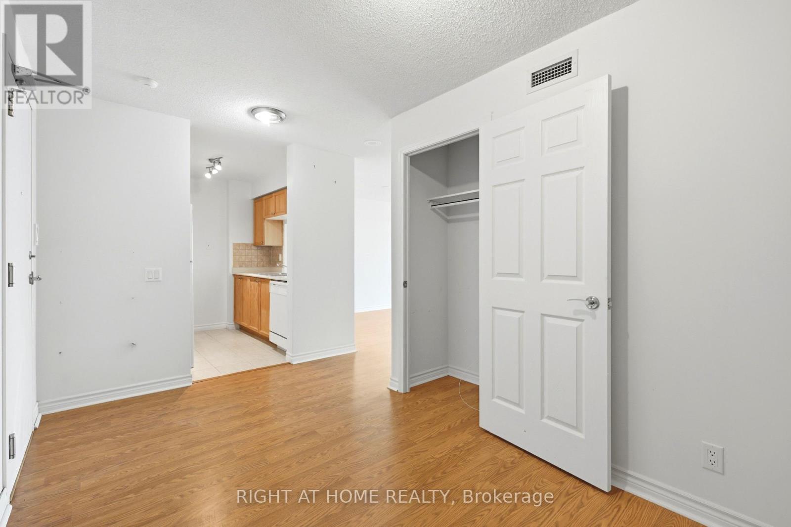 727 - 18 Mondeo Drive, Toronto, Ontario  M1P 5C8 - Photo 7 - E13820272