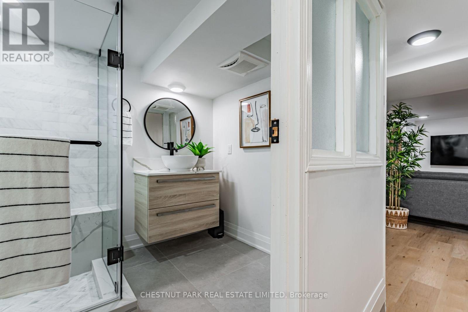 Lower - 101 Oakcrest Avenue, Toronto, Ontario  M4C 1B4 - Photo 13 - E13820318