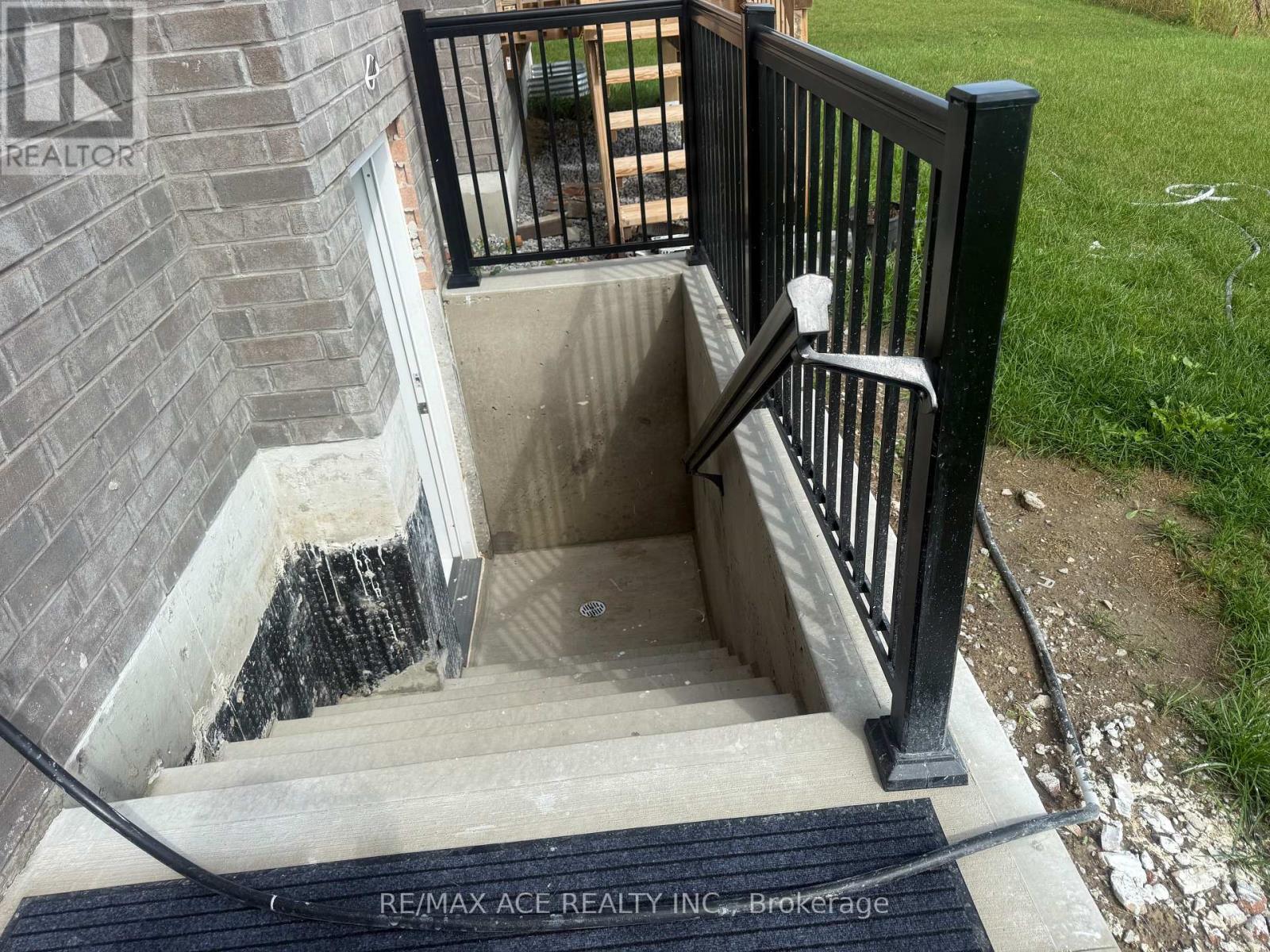 Bsmt - 2219 Beckman Crescent, Oshawa, Ontario  L1L 0W8 - Photo 3 - E13820320