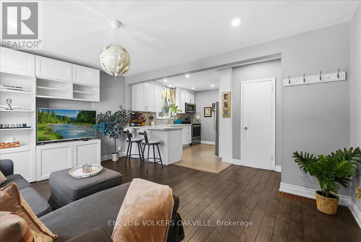 22 Falaise Road, Toronto, Ontario  M1E 3B5 - Photo 4 - E13820414