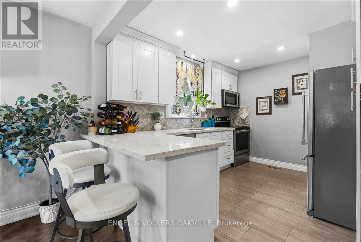 22 Falaise Road, Toronto, Ontario  M1E 3B5 - Photo 7 - E13820414