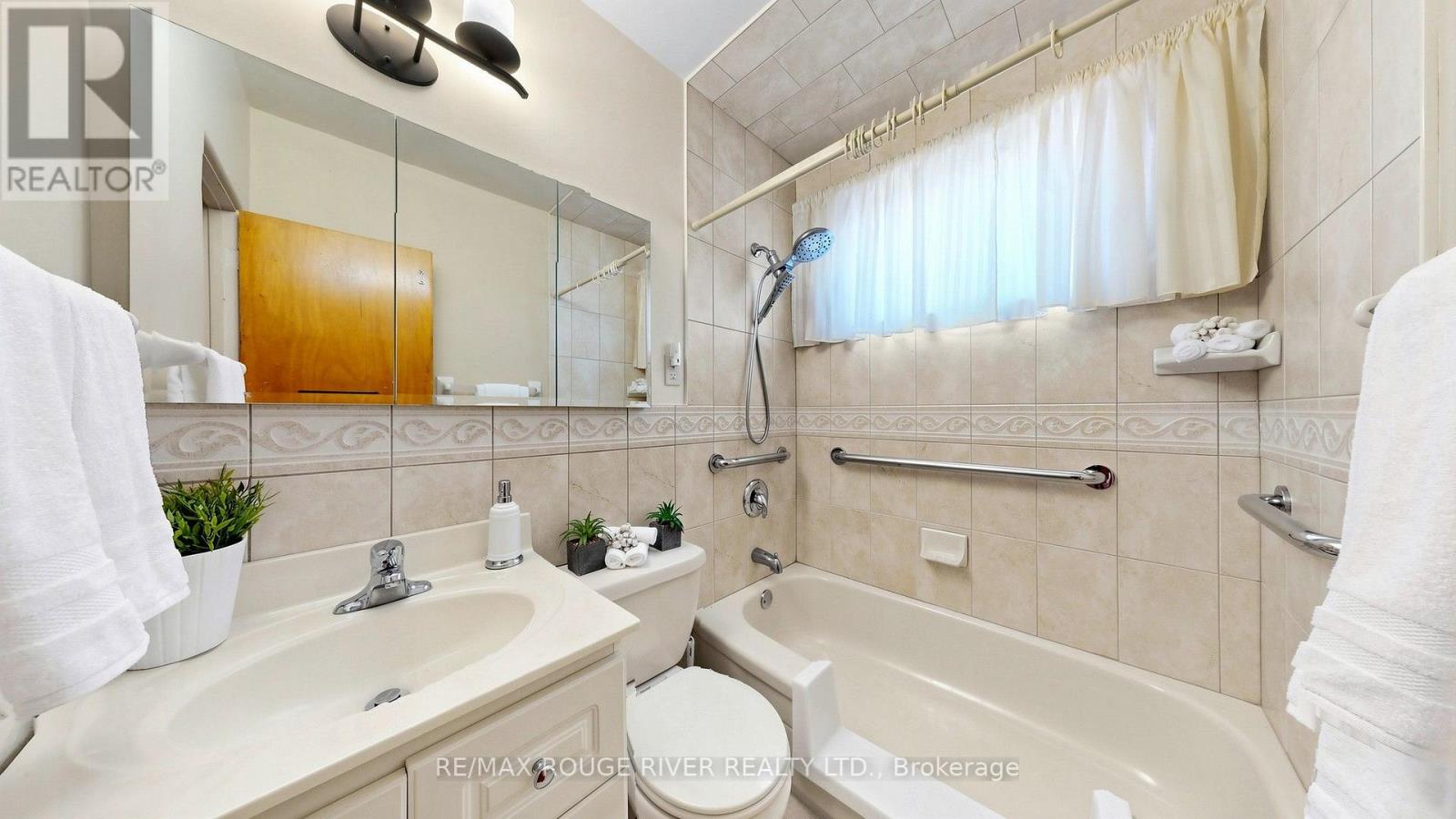 35 Southlawn Drive, Toronto, Ontario M1S 1H9 - Photo 18 - E13820470