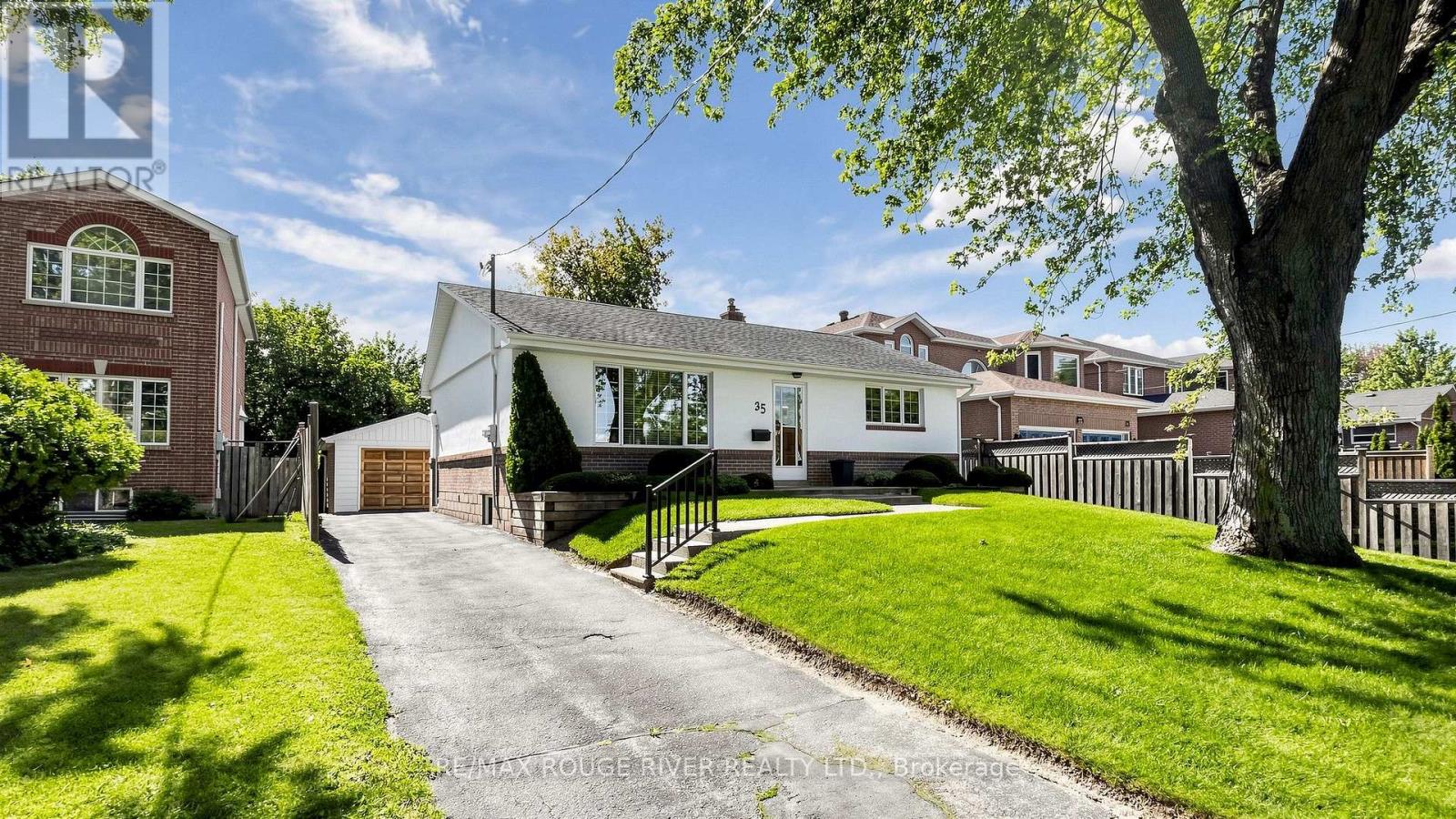 35 Southlawn Drive, Toronto, Ontario M1S 1H9 - Photo 2 - E13820470