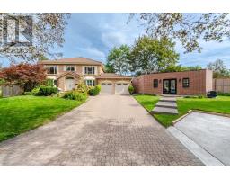36 INGLENOOK COURT, Whitby, Ontario