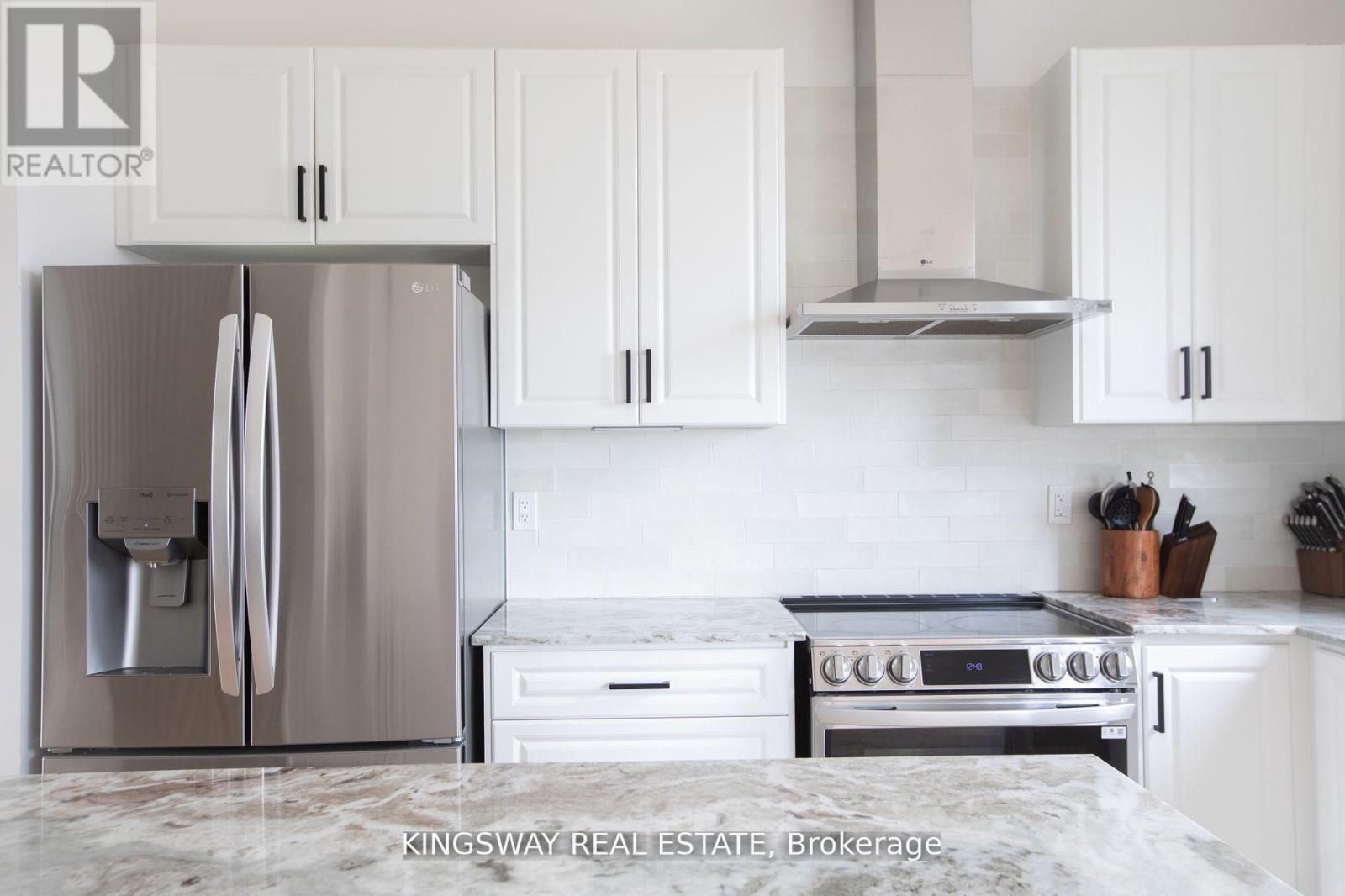 27 Paradox Street, Vaughan, Ontario  L4L 1A7 - Photo 11 - N13820302