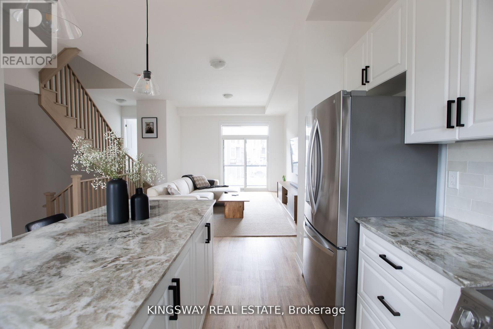 27 Paradox Street, Vaughan, Ontario  L4L 1A7 - Photo 2 - N13820302