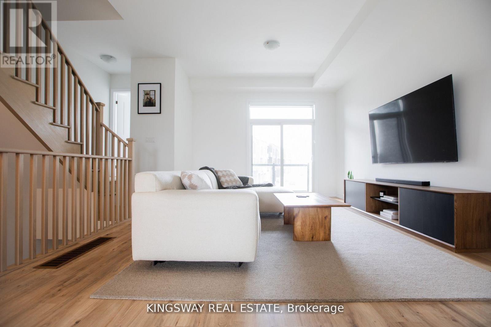 27 Paradox Street, Vaughan, Ontario  L4L 1A7 - Photo 4 - N13820302
