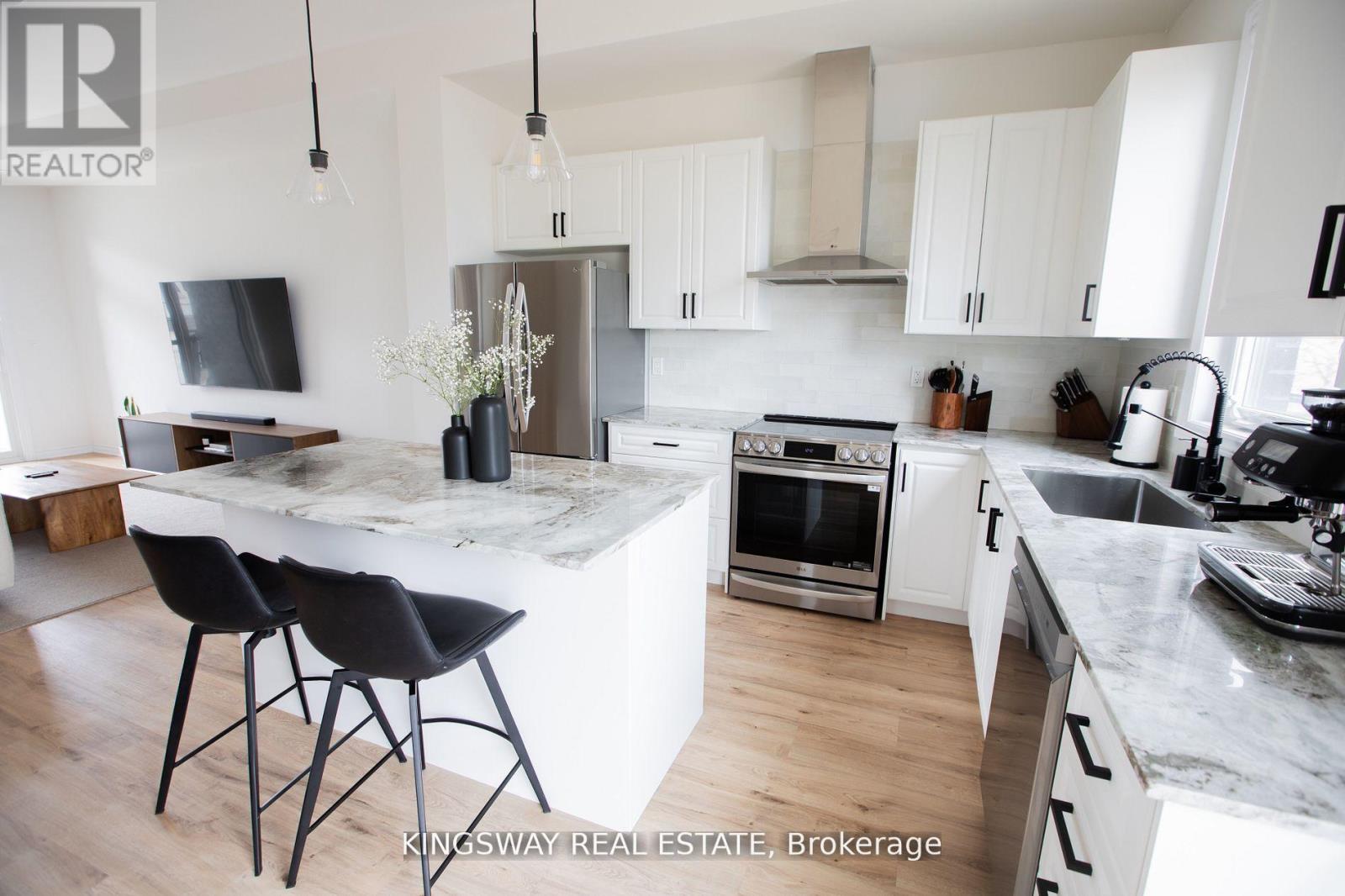 27 Paradox Street, Vaughan, Ontario  L4L 1A7 - Photo 5 - N13820302