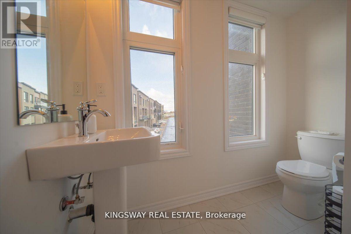 27 Paradox Street, Vaughan, Ontario  L4L 1A7 - Photo 7 - N13820302