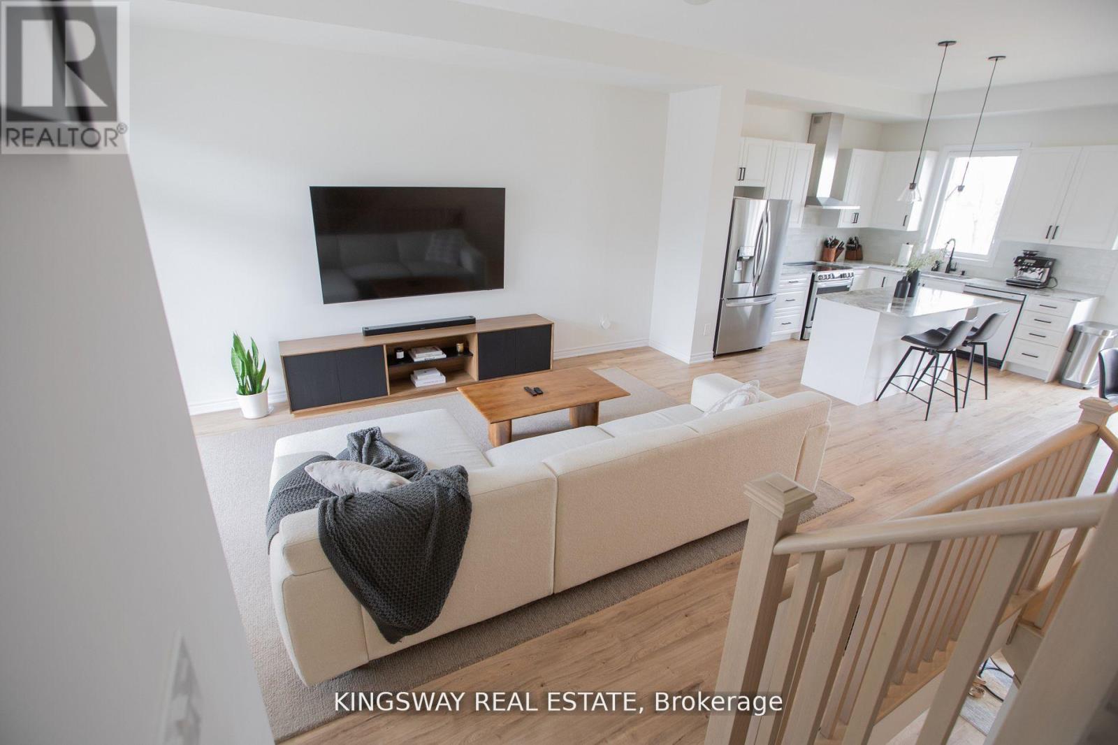 27 Paradox Street, Vaughan, Ontario  L4L 1A7 - Photo 8 - N13820302