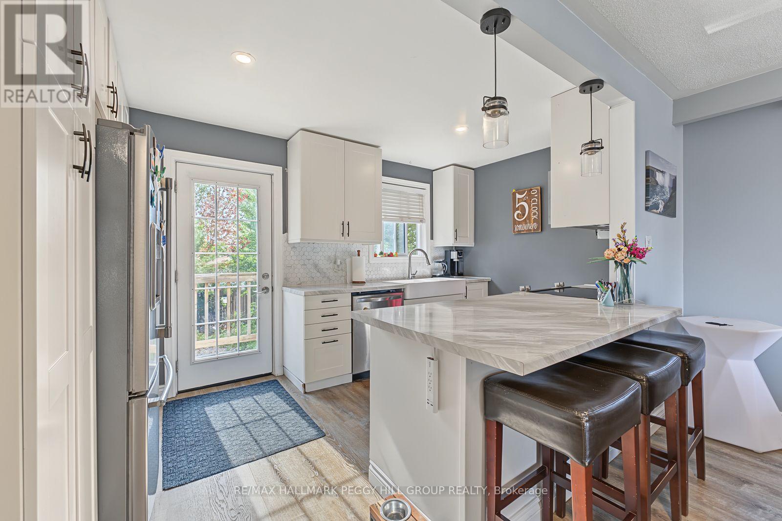 Upper - 9 Baker Crescent, Barrie (Cundles East), Ontario  L4M 3J4 - Photo 6 - S13820292