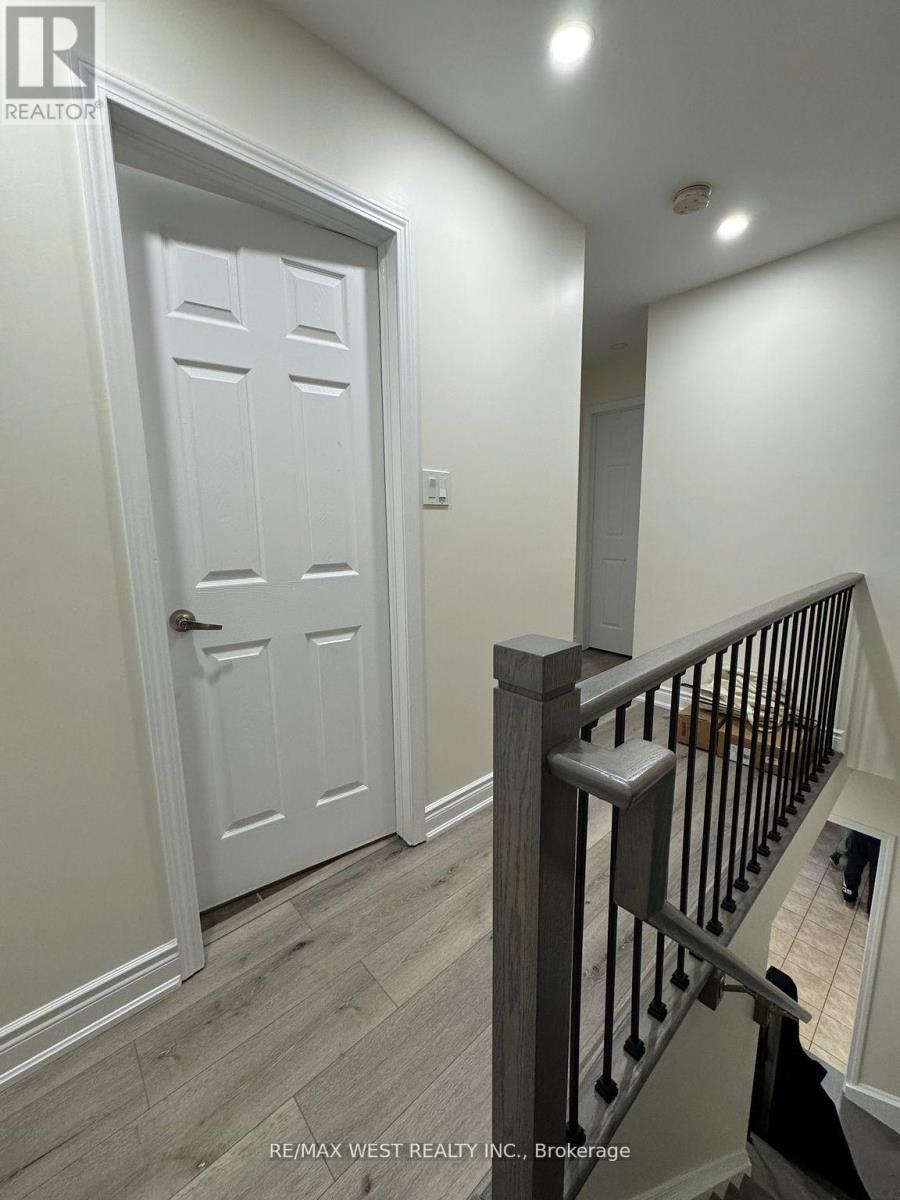 925 Burrows Gate, Milton, Ontario  L9Y 0K7 - Photo 10 - W13820312