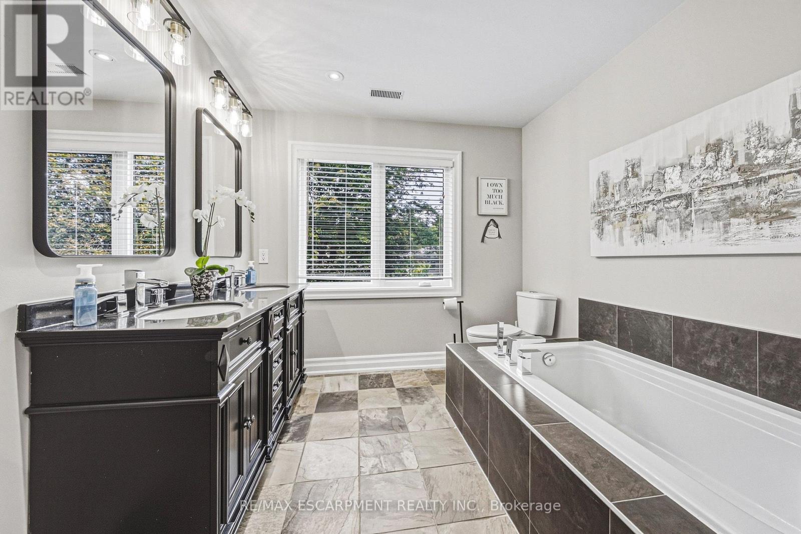 581 Holly Hill Crescent, Burlington, Ontario  L7R 2G4 - Photo 15 - W13820378