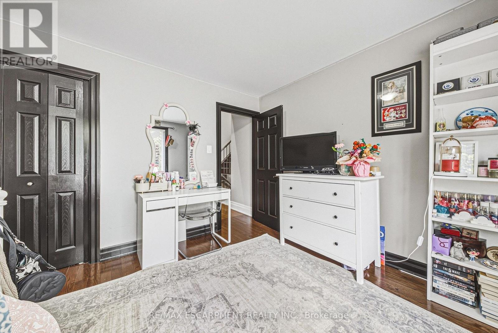581 Holly Hill Crescent, Burlington, Ontario  L7R 2G4 - Photo 19 - W13820378