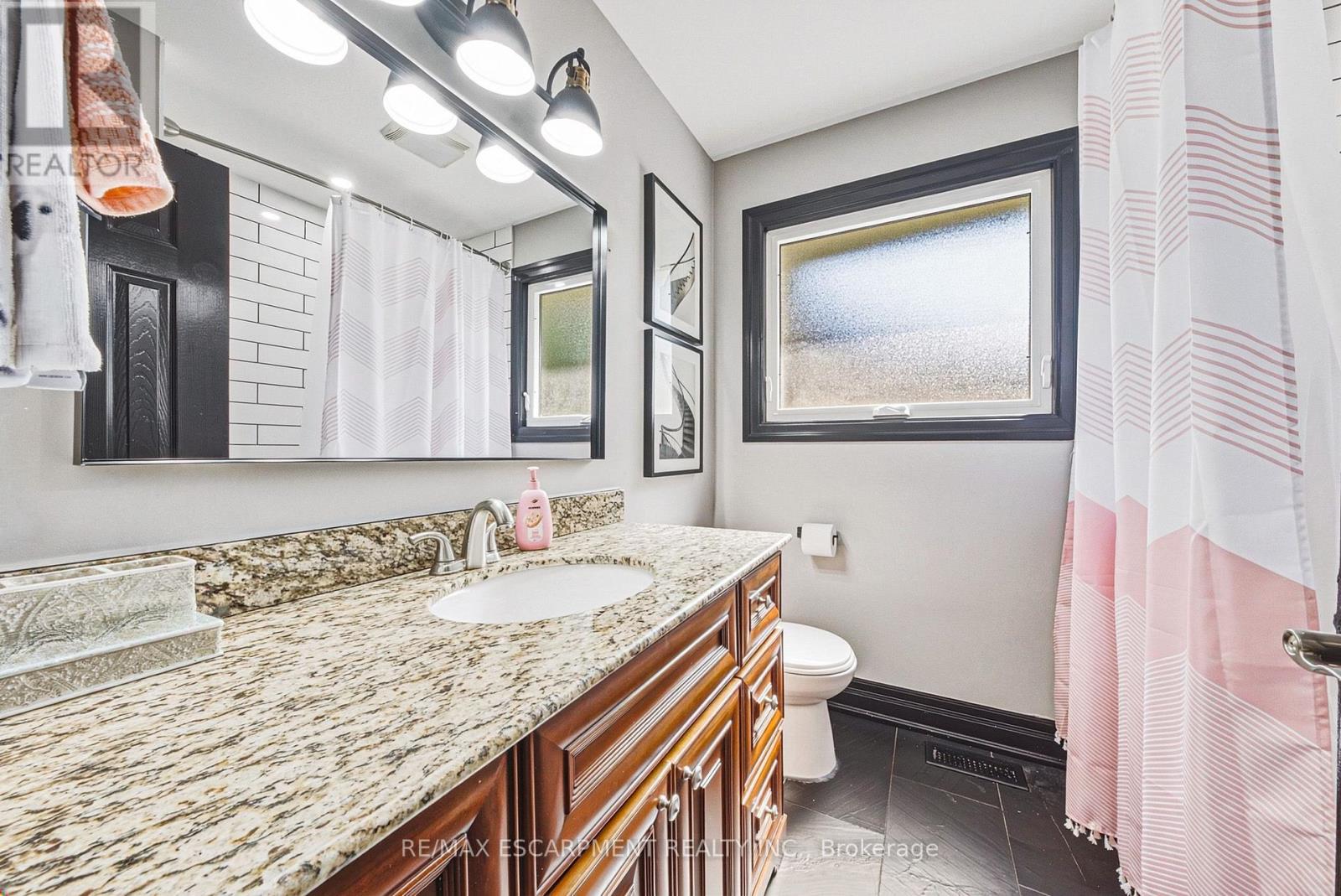 581 Holly Hill Crescent, Burlington, Ontario  L7R 2G4 - Photo 21 - W13820378