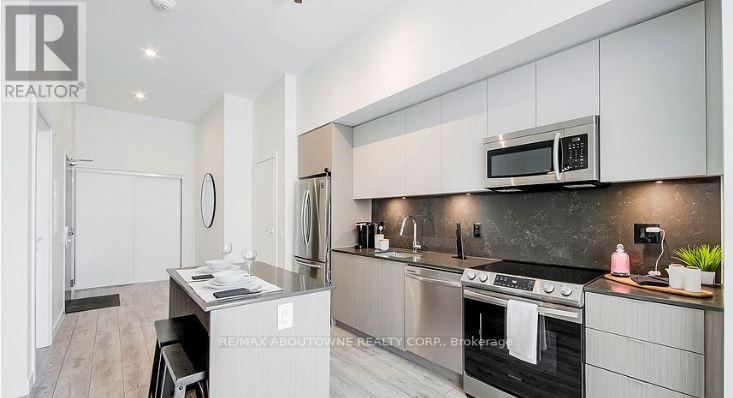 A917 - 125 Bronte Road, Oakville, Ontario  L6L 3C1 - Photo 3 - W13820380
