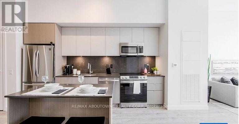 A917 - 125 Bronte Road, Oakville, Ontario  L6L 3C1 - Photo 4 - W13820380