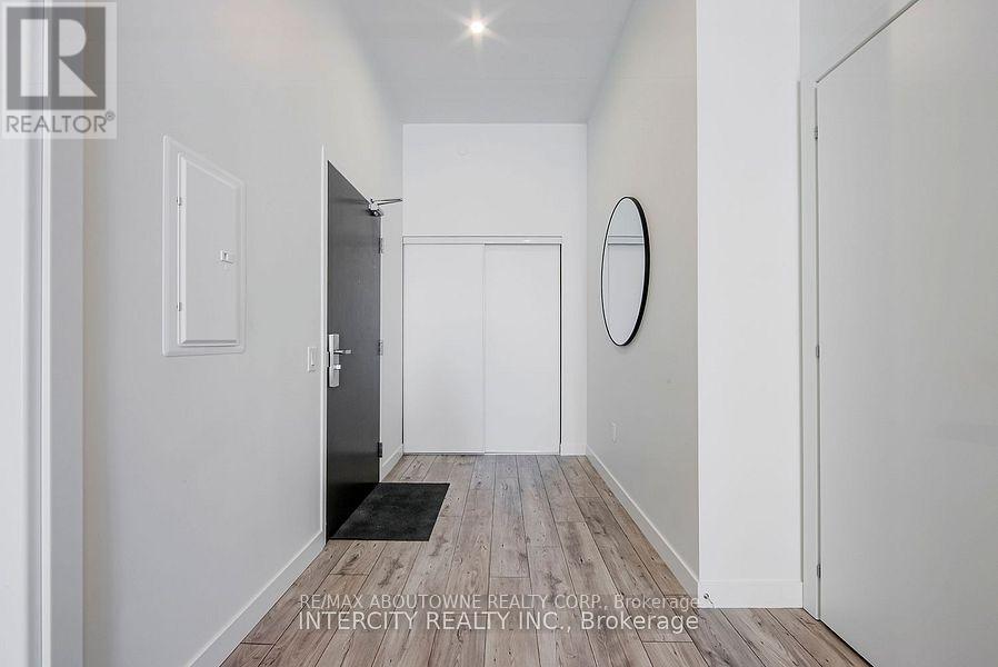 A917 - 125 Bronte Road, Oakville, Ontario  L6L 3C1 - Photo 6 - W13820380